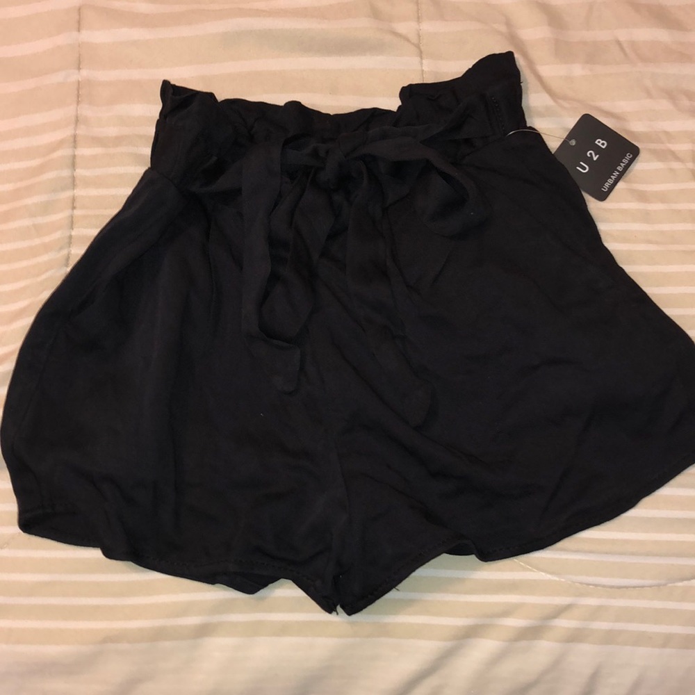 U2B | black shorts